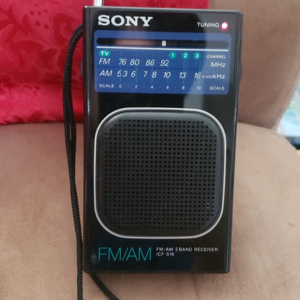 Sony ICF-S16 FM/AM RADIO